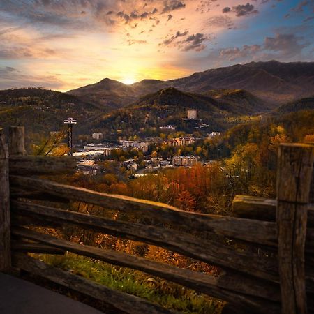 Serenity Heights, Amazing Views, Hot Tub Pool Access, 1089 Free Tickets Each Paid Day, Dollywood Gatlinburg Bagian luar foto