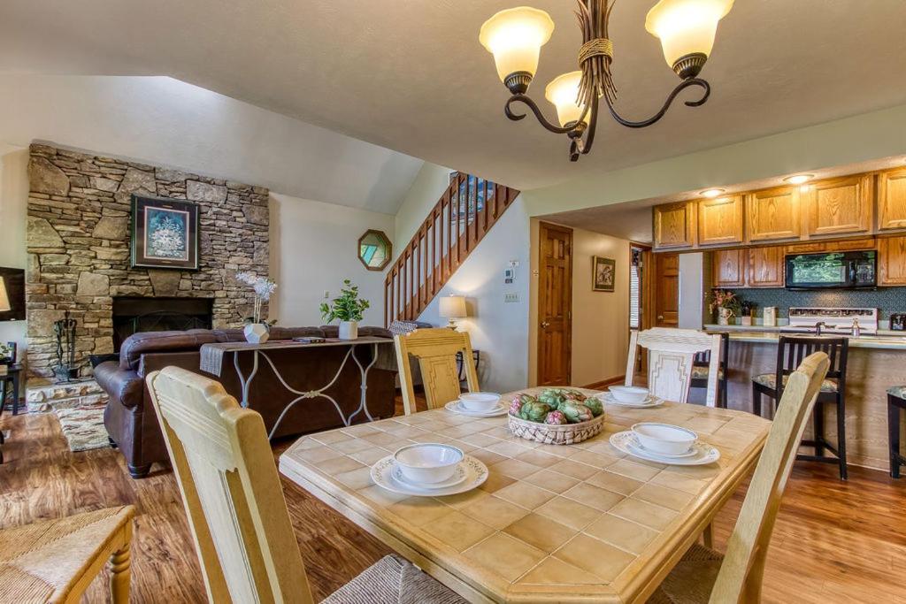 Serenity Heights, Amazing Views, Hot Tub Pool Access, 1089 Free Tickets Each Paid Day, Dollywood Gatlinburg Bagian luar foto