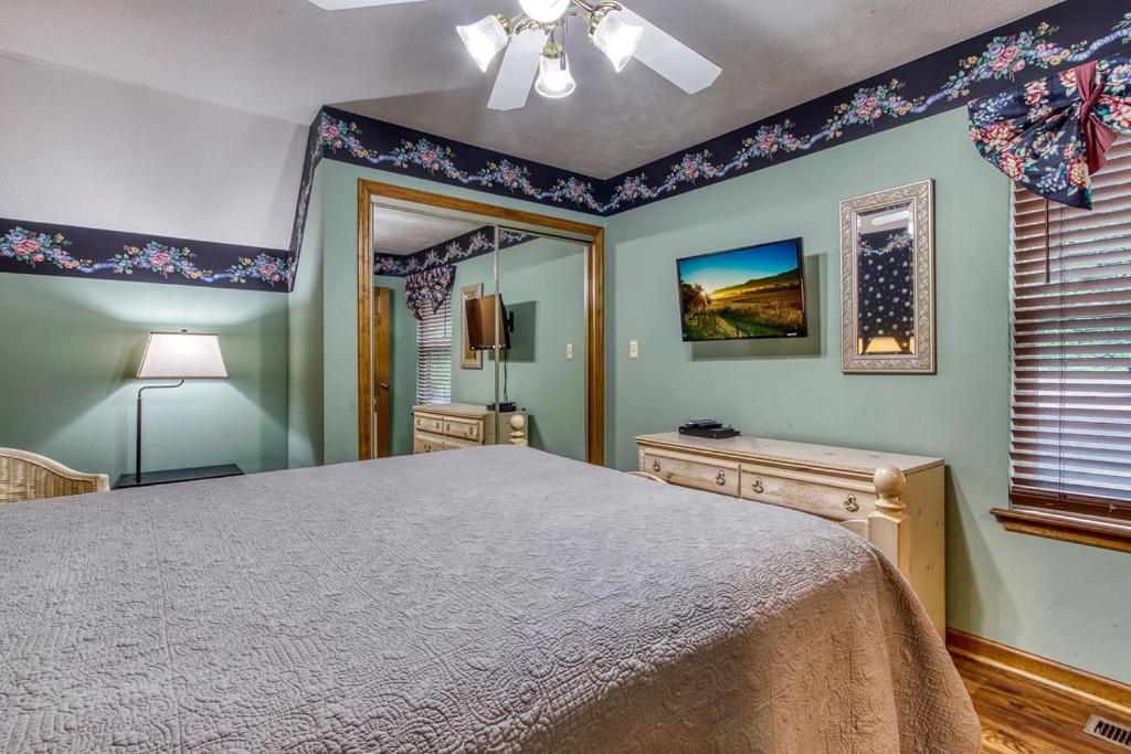 Serenity Heights, Amazing Views, Hot Tub Pool Access, 1089 Free Tickets Each Paid Day, Dollywood Gatlinburg Bagian luar foto