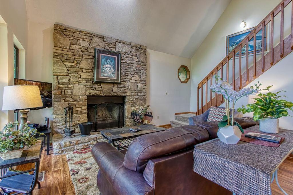 Serenity Heights, Amazing Views, Hot Tub Pool Access, 1089 Free Tickets Each Paid Day, Dollywood Gatlinburg Bagian luar foto