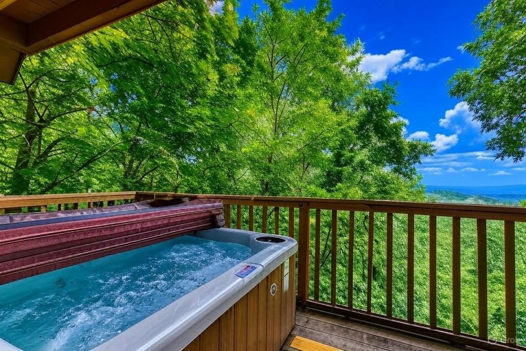 Serenity Heights, Amazing Views, Hot Tub Pool Access, 1089 Free Tickets Each Paid Day, Dollywood Gatlinburg Bagian luar foto